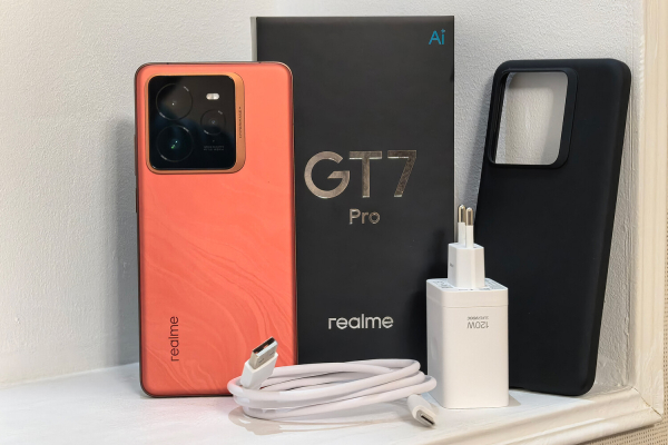 «Газета.Ru» сравнила мощный флагманский смартфон Realme GT 7 Pro с iPhone 16 Pro 