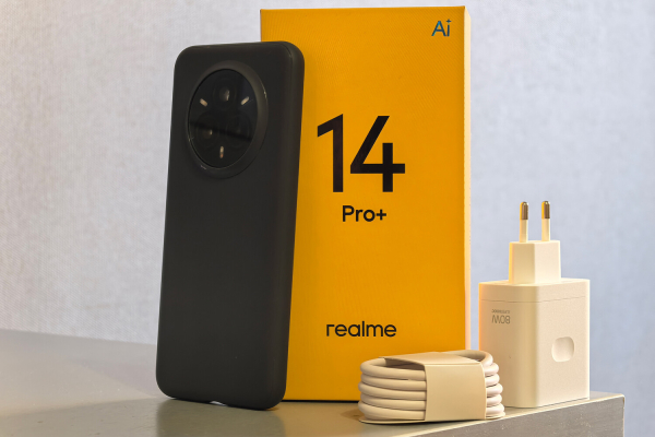 Смартфон-хамелеон с тройной камерой: обзор на Realme 14 Pro+ 