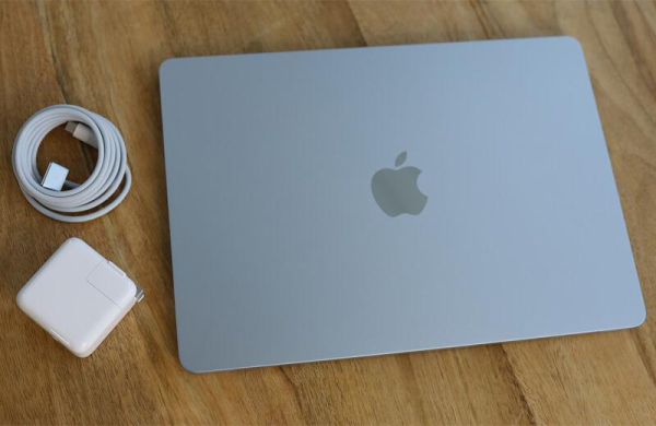 Обзор Apple MacBook Air 13 M4 (2025): лучшего ультрабука с мощным процессором