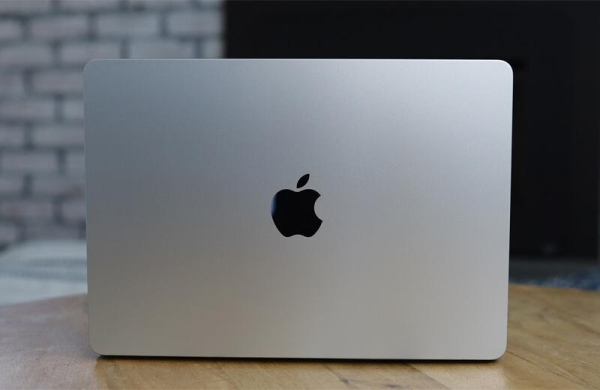 Обзор Apple MacBook Air 13 M4 (2025): лучшего ультрабука с мощным процессором